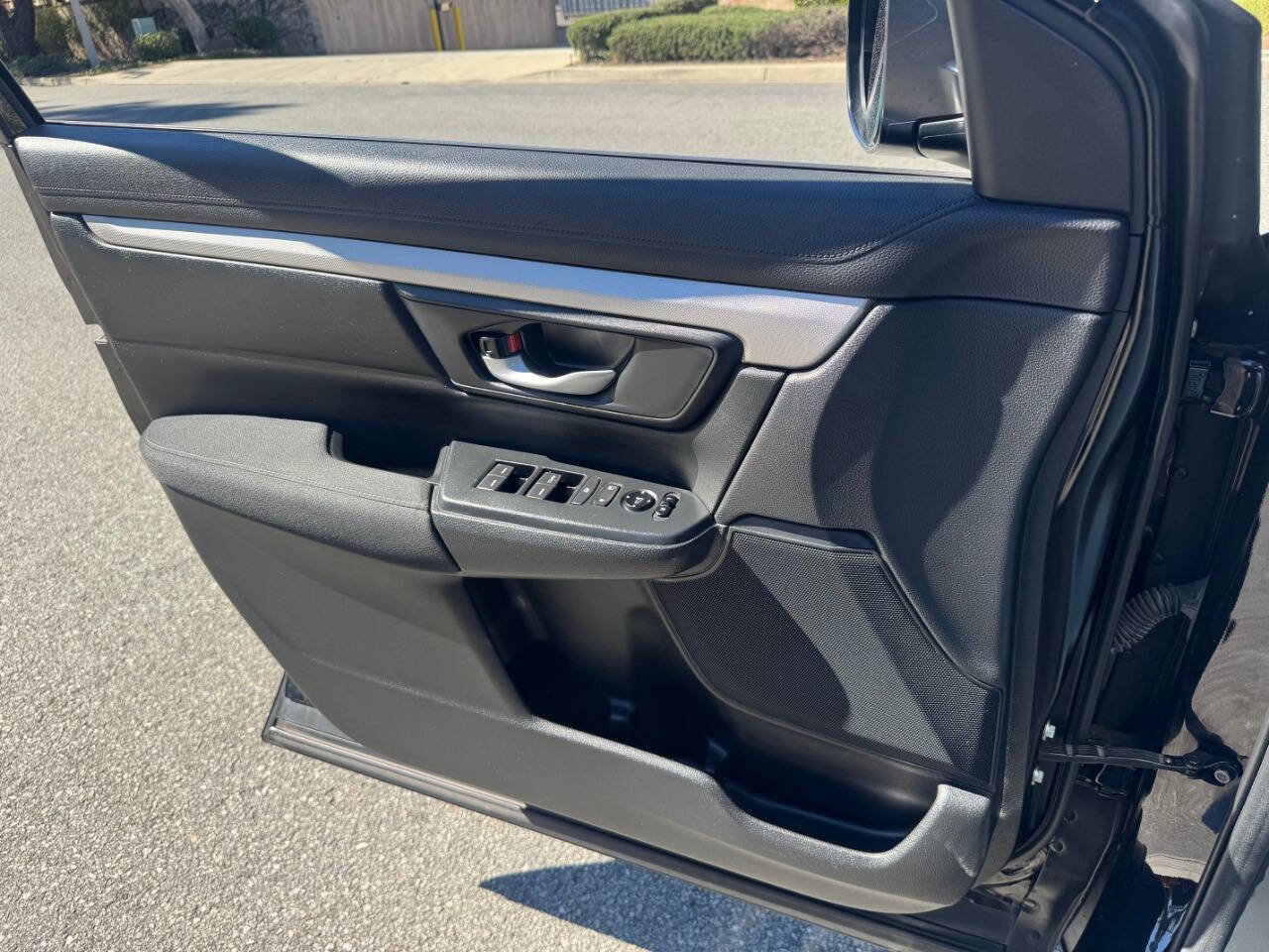 Used 2017 Honda CR-V LX image 6