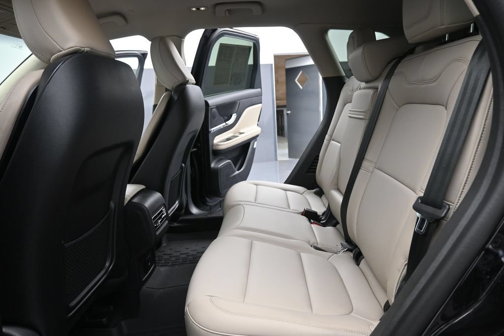 Used 2025 Lincoln Corsair AWD image 27