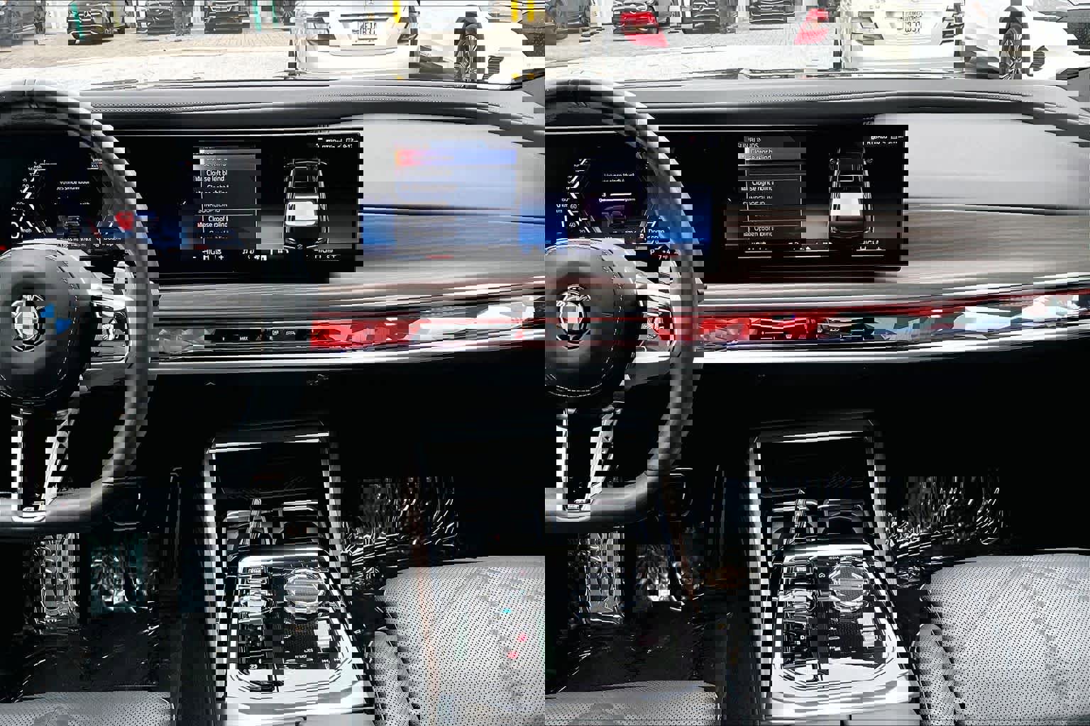 Used 2023 BMW 740i 740i w/ Parking Assistance Package image 7