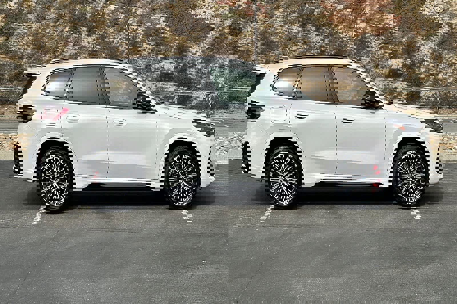 Used 2025 BMW X1 xDrive28i w/ M Sport Package image 6