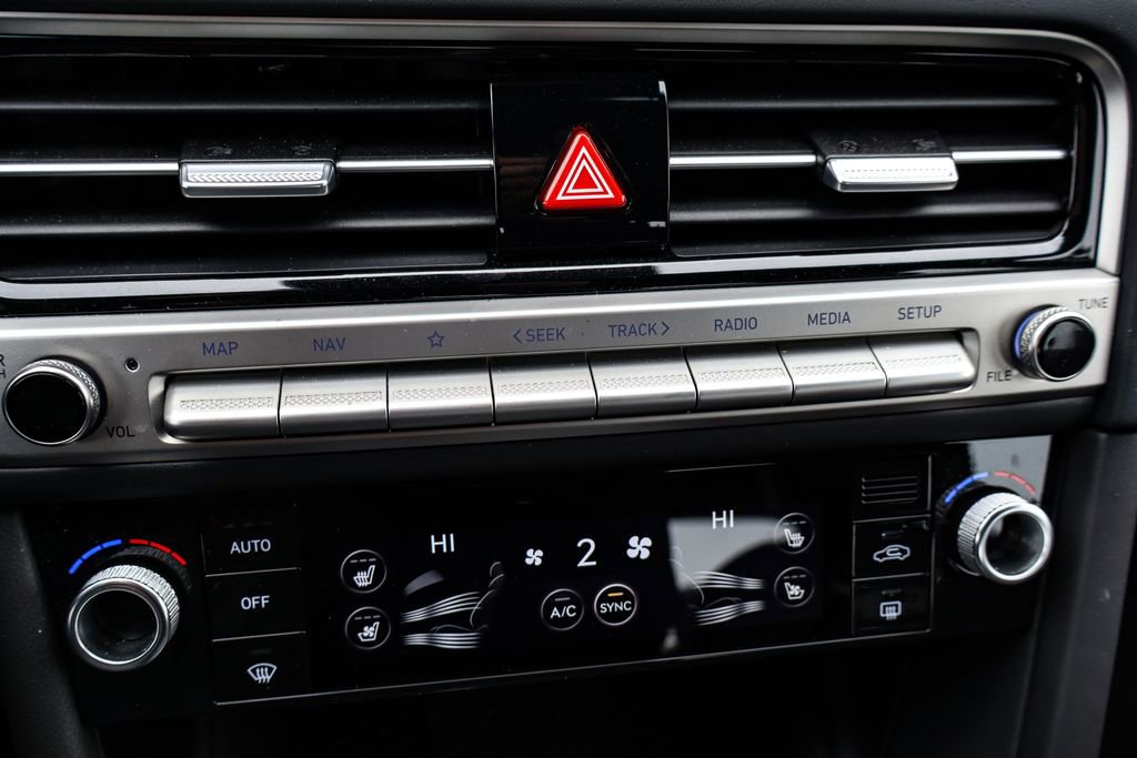 Used 2025 Genesis G70 2.5T w/ Sport Prestige Package image 32