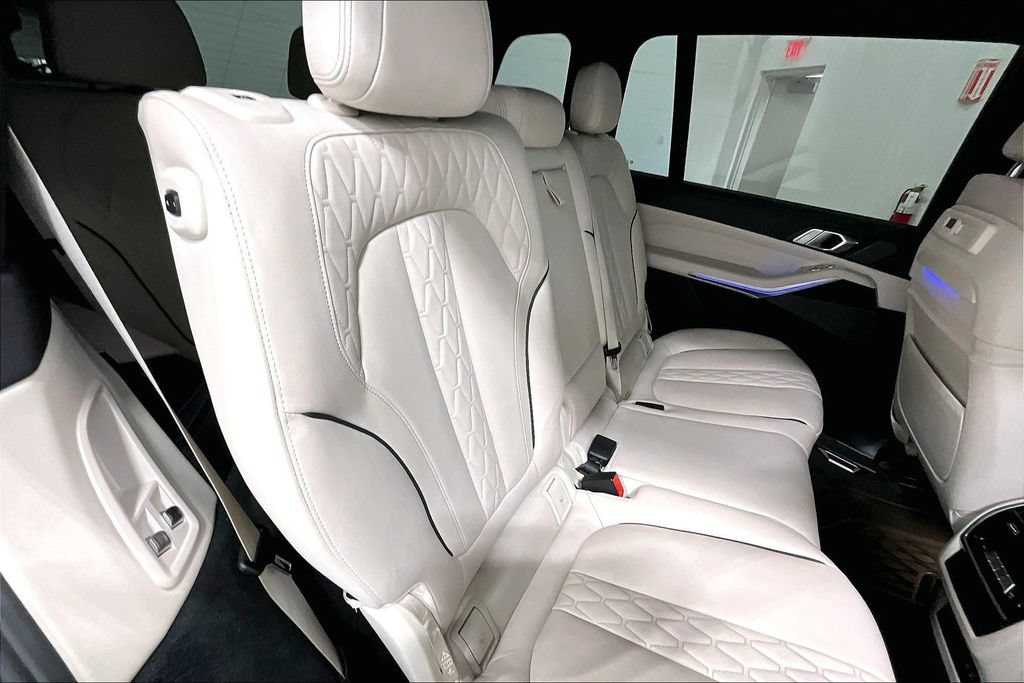 Used 2022 BMW X7 xDrive40i w/ M Sport Package AWD/4WD image 29