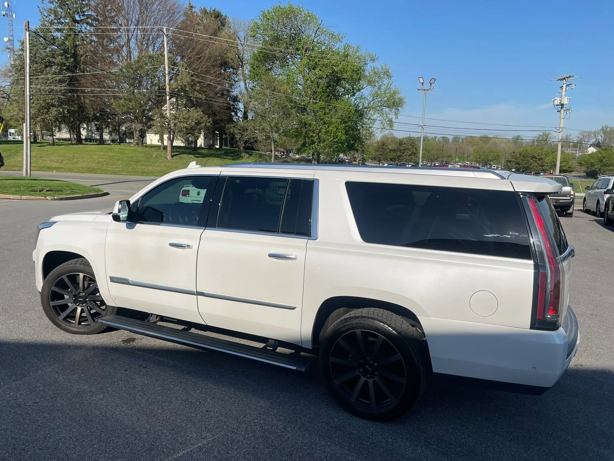 Used 2018 Cadillac Escalade ESV Premium Luxury AWD/4WD image 10
