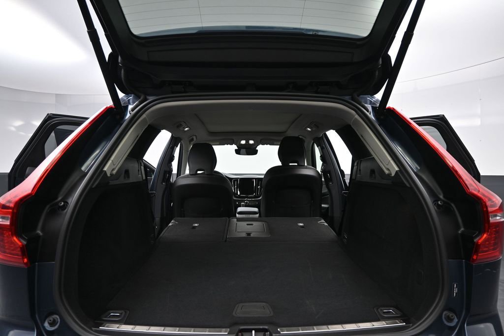 Used 2025 Volvo XC60 B5 Plus AWD/4WD image 16