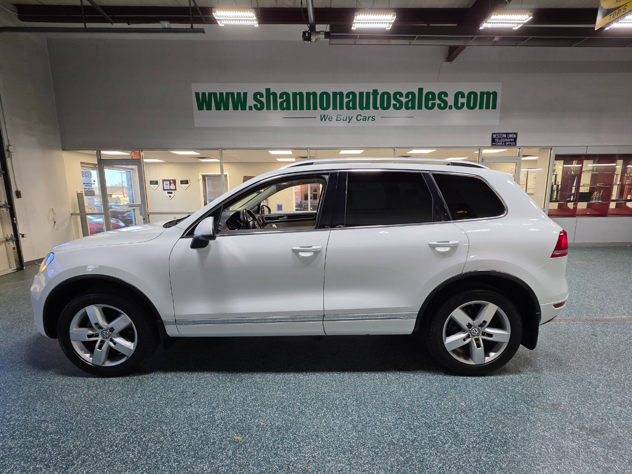Used 2014 Volkswagen Touareg TDI image 11
