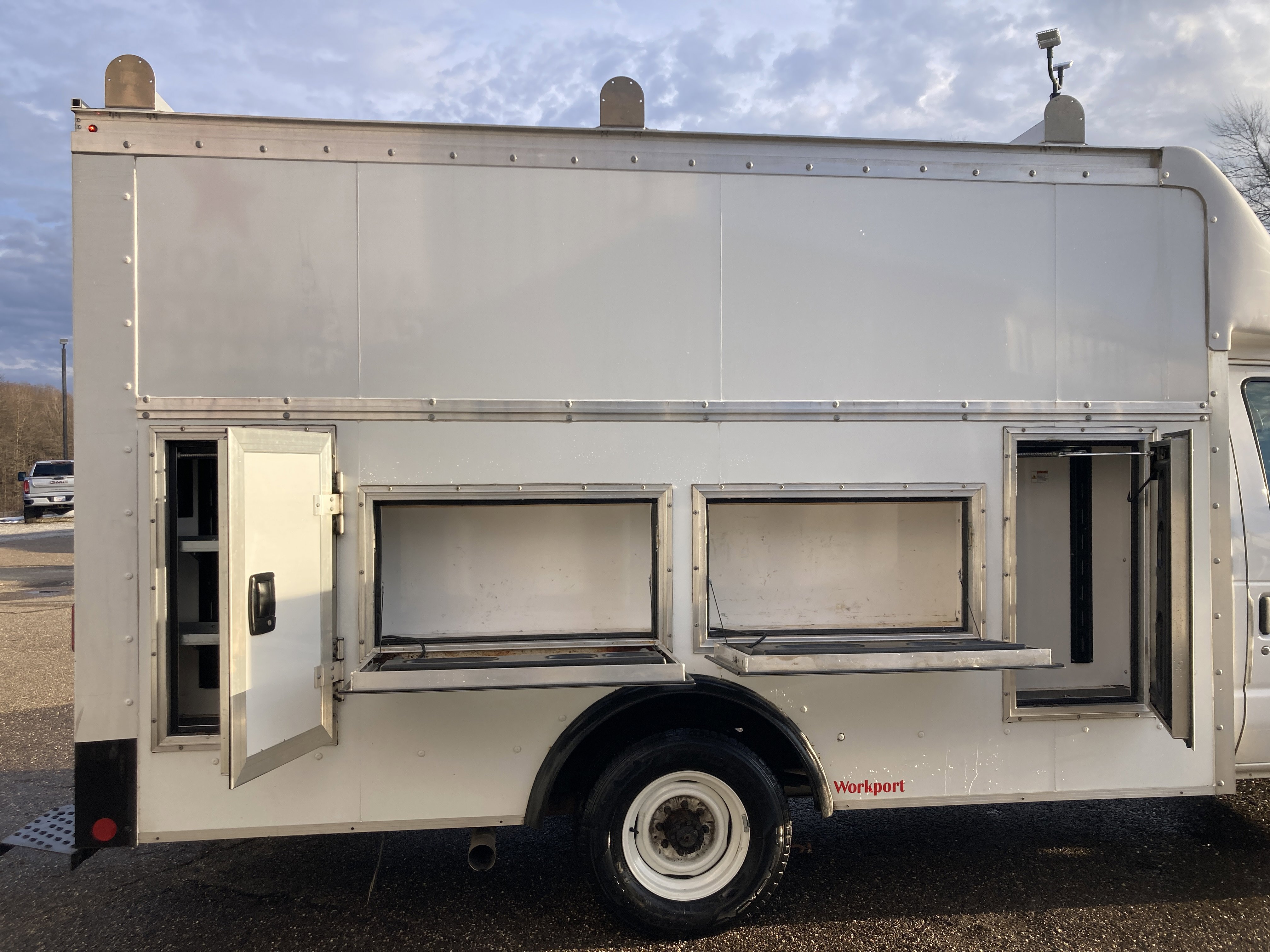 Used 2024 Ford E-350 and Econoline 350 Super Duty w/ Power Windows & Locks Group image 18