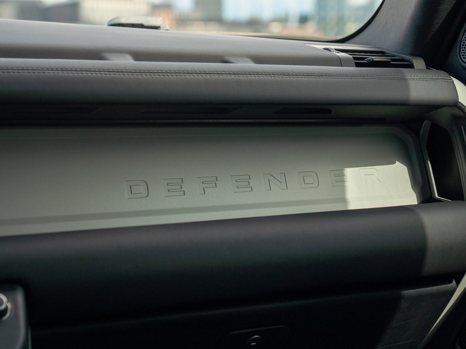 Used 2024 Land Rover Defender 110 X-Dynamic SE AWD/4WD image 22