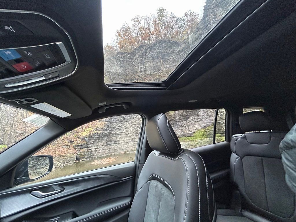 New 2025 Jeep Grand Cherokee L Altitude image 12