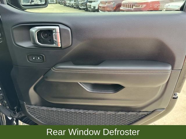 Used 2025 Jeep Wrangler Sahara image 14