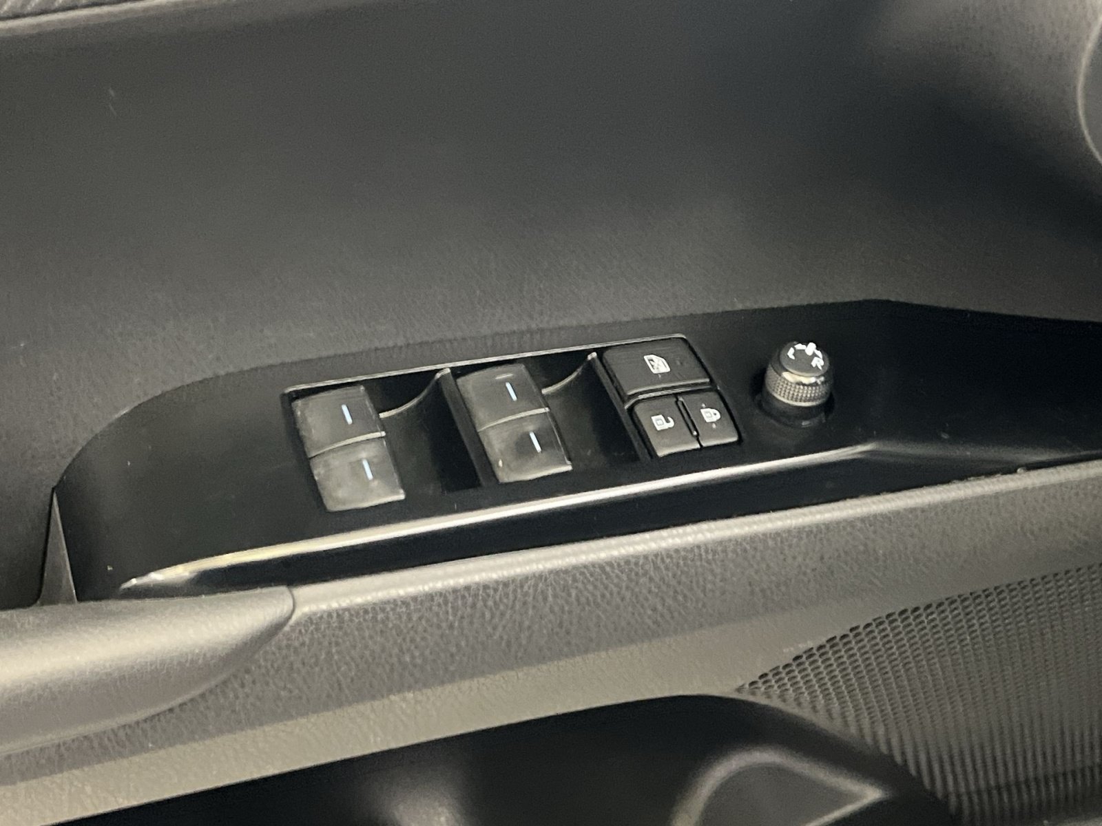 Used 2025 Toyota Camry SE FWD image 14