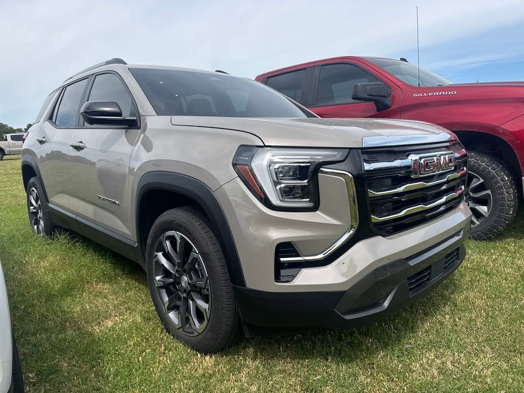 Used 2025 GMC Terrain Elevation w/ Elevation Premium Package AWD/4WD image 3