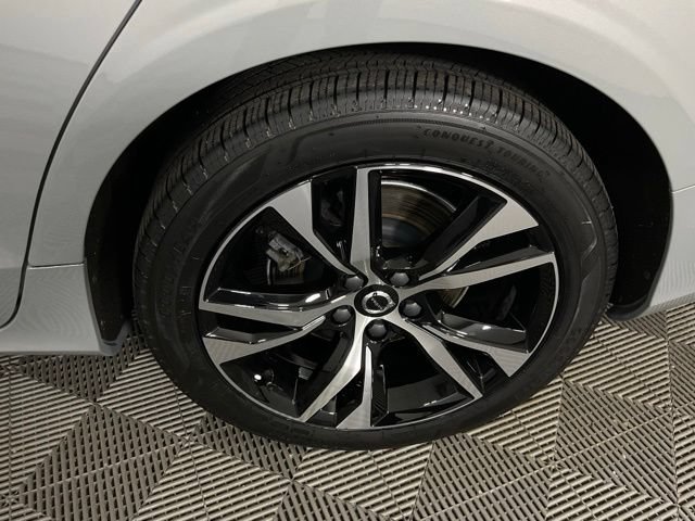 Certified 2024 Volvo S60 B5 Plus AWD/4WD image 39