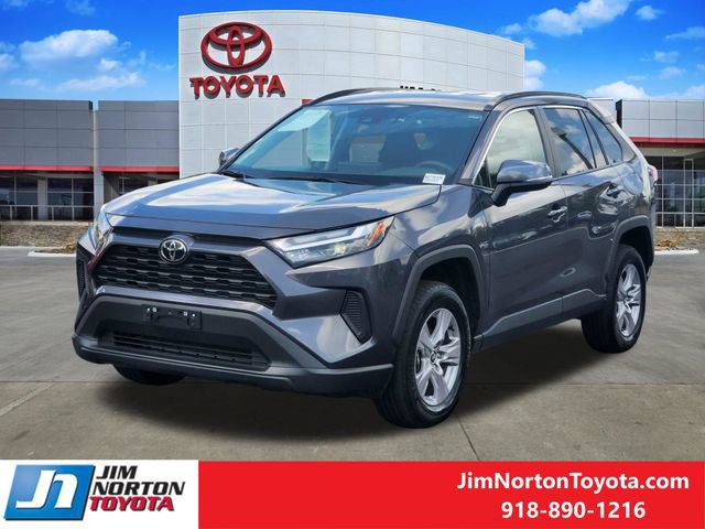 Used 2025 Toyota RAV4 XLE FWD image 3