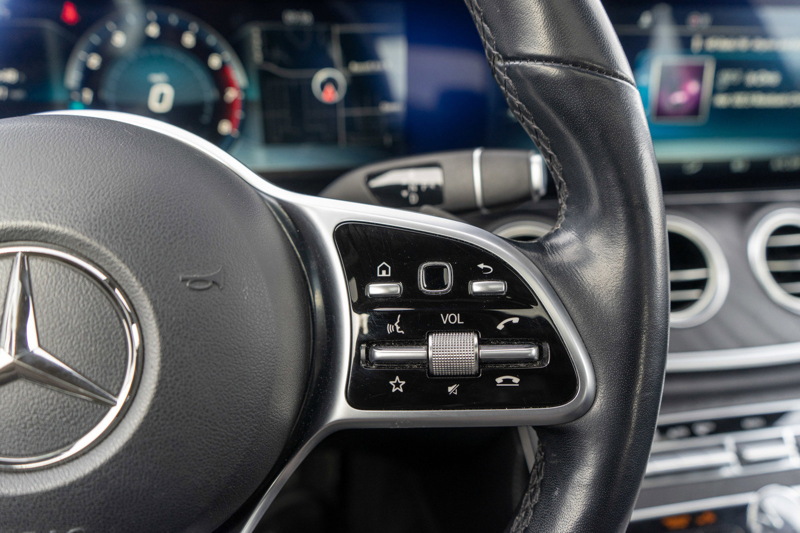 Used 2019 Mercedes-Benz E 300 4MATIC image 29