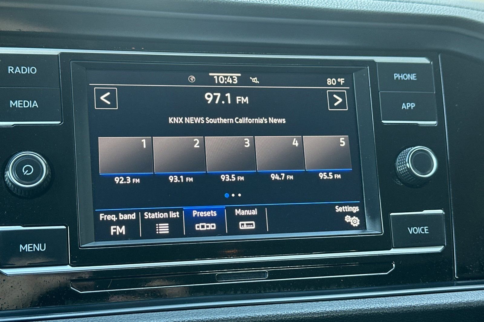 Used 2024 Volkswagen Jetta SE image 17