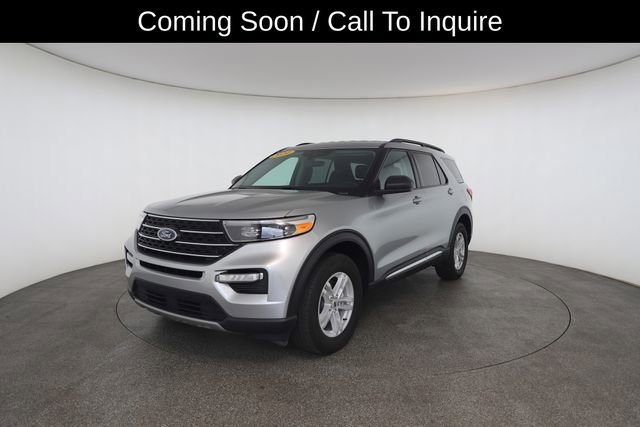 Used 2024 Ford Explorer XLT w/ Equipment Group 202A AWD/4WD image 2