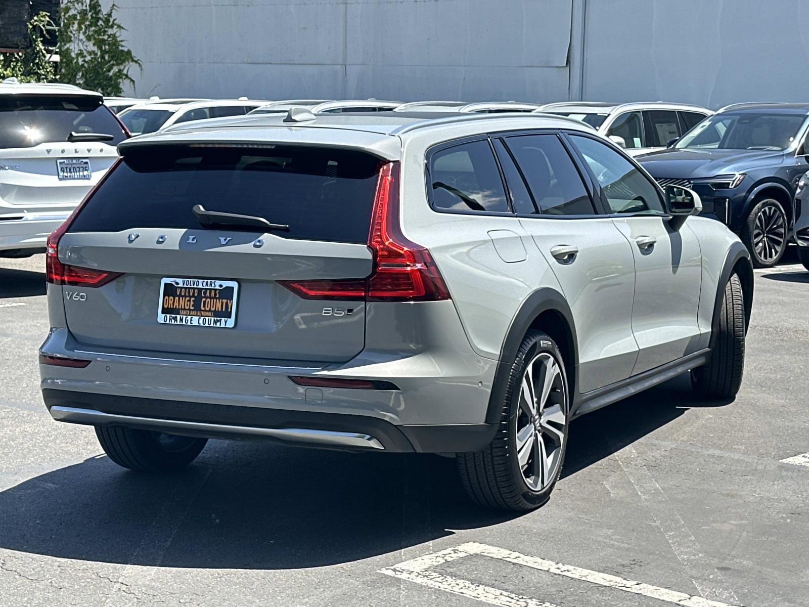 Used 2025 Volvo V60 B5 Cross Country Plus AWD/4WD image 7