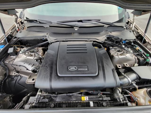 Used 2025 Land Rover Discovery Dynamic SE AWD/4WD image 9
