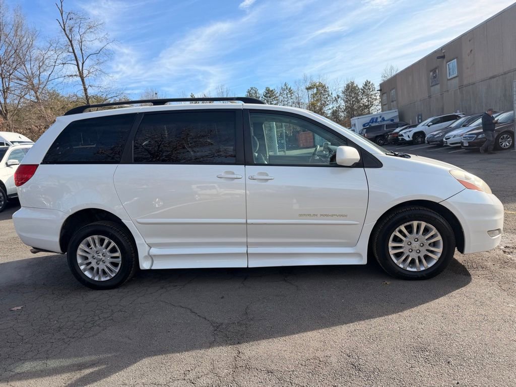 Used 2009 Toyota Sienna XLE image 7