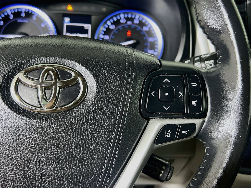 Used 2018 Toyota Highlander XLE FWD image 17