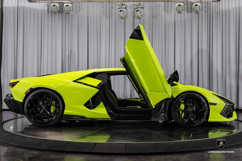 Used 2024 Lamborghini Revuelto image 32