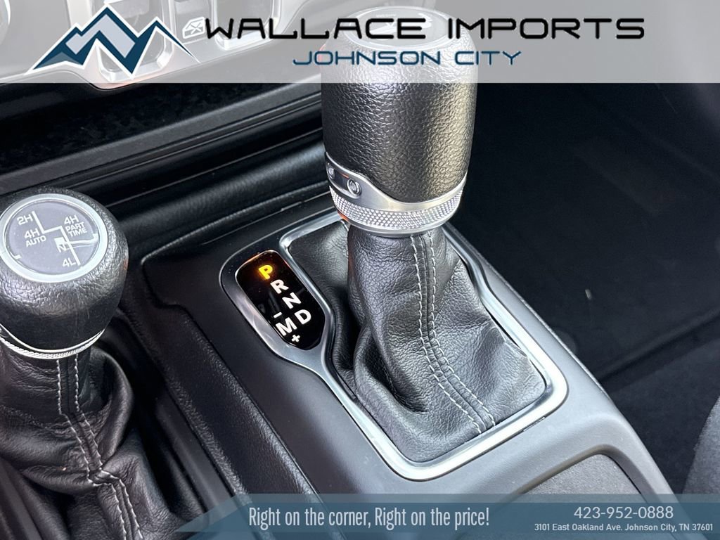 Used 2024 Jeep Wrangler Unlimited w/ Convenience Group AWD/4WD image 19