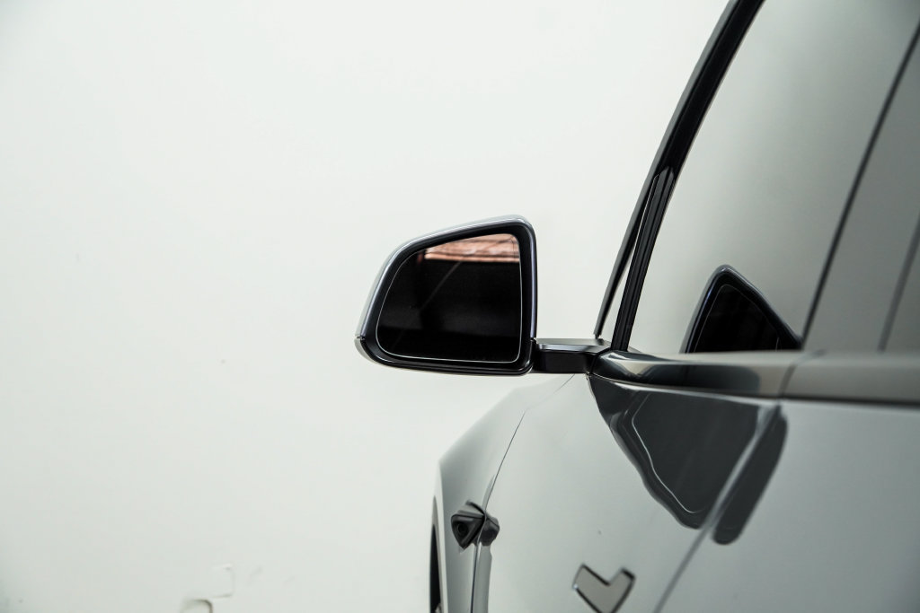 Used 2025 Tesla Model Y Performance AWD/4WD image 15