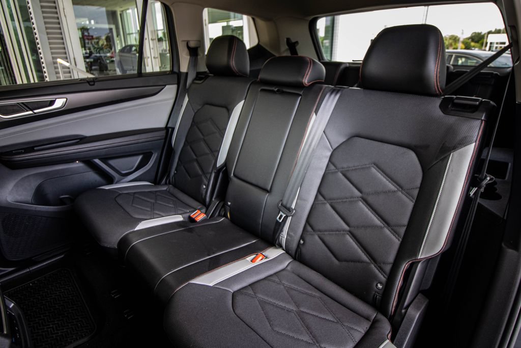Certified 2024 Volkswagen Atlas Peak Edition SEL AWD/4WD image 28