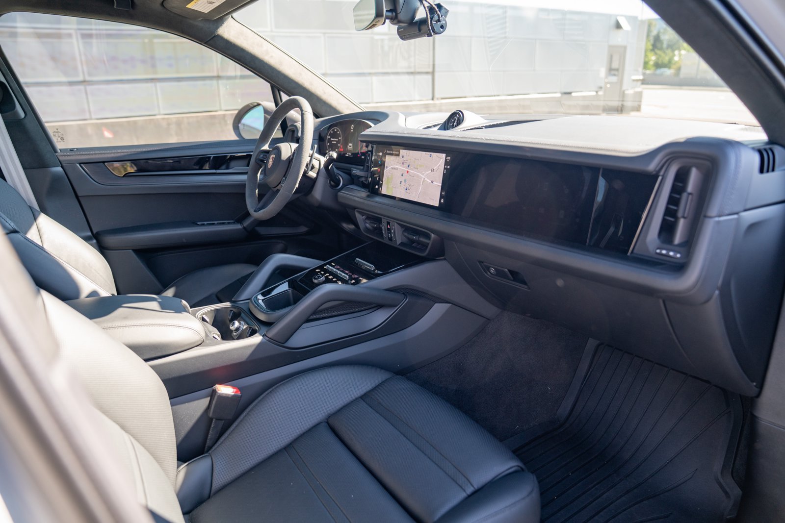 Certified 2025 Porsche Cayenne GTS AWD/4WD image 26