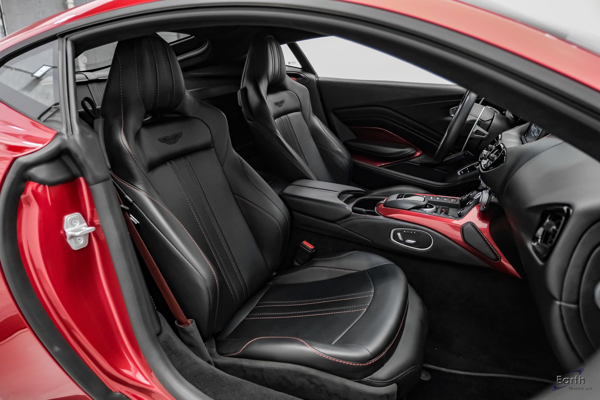 Used 2019 Aston Martin V8 Vantage Coupe RWD image 52