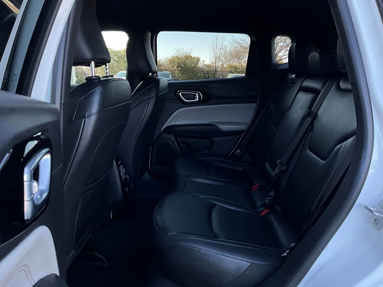 Used 2025 Jeep Compass Limited image 12