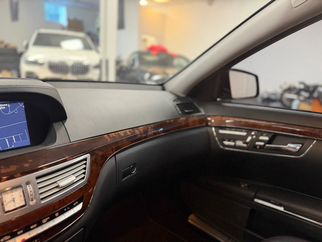 Used 2010 Mercedes-Benz S 550 4MATIC image 25