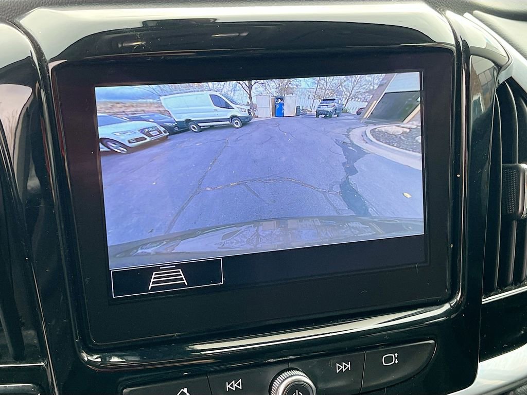 Used 2020 Chevrolet Traverse LT image 14