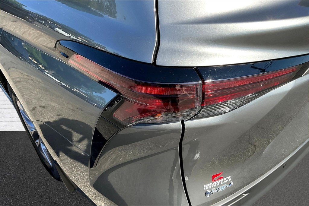Used 2026 Toyota Sienna XLE FWD image 23