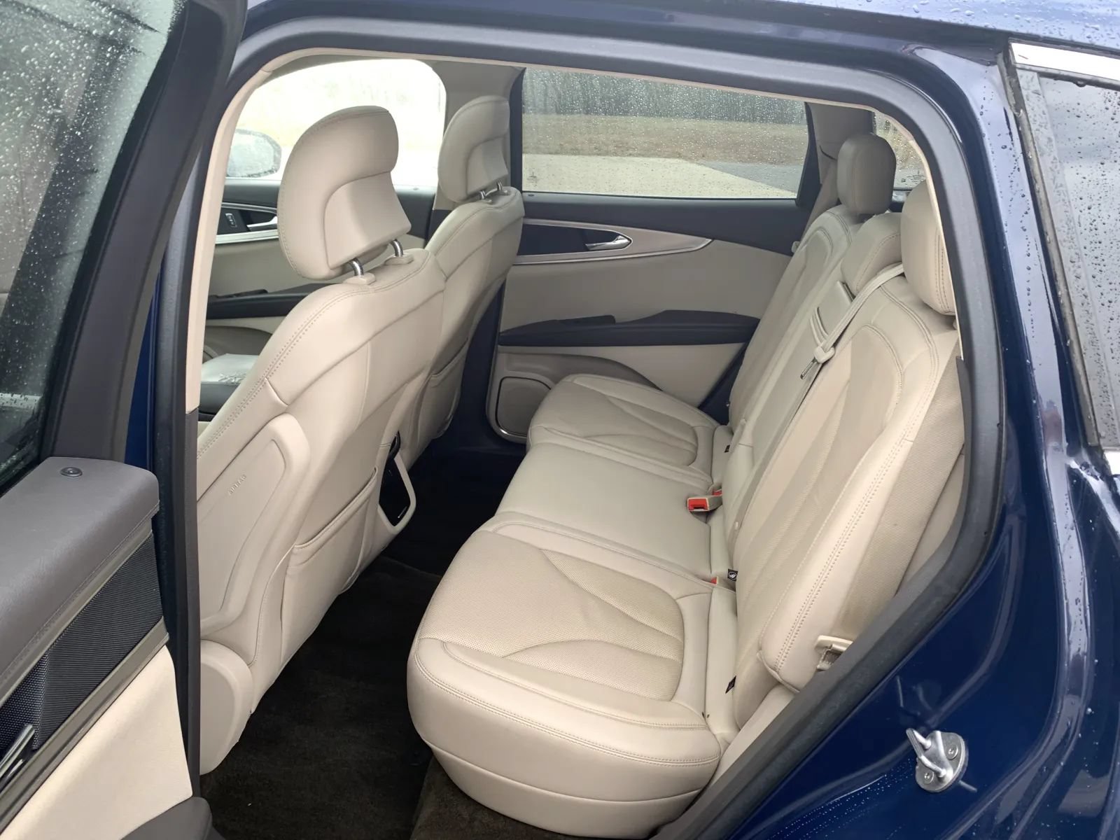 Used 2018 Lincoln MKX Reserve w/ Driver Assistance Package FWD image 22