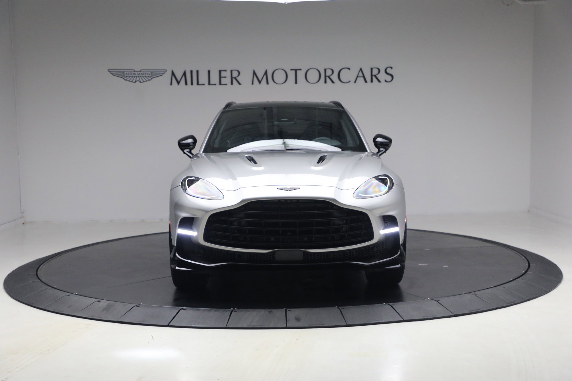 New 2026 Aston Martin DBX 707 image 12