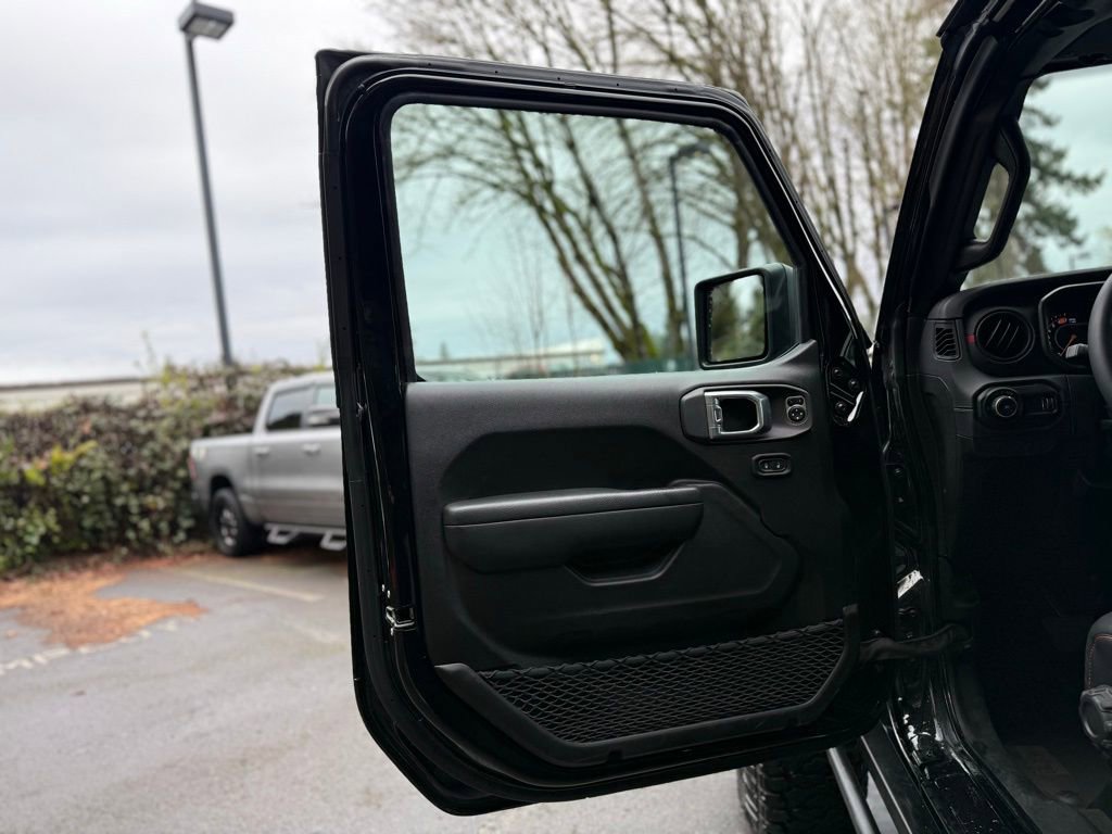 Used 2025 Jeep Wrangler Unlimited Rubicon image 27