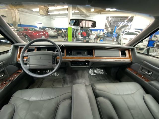 Used 1994 Lincoln Town Car Signature RWD image 26