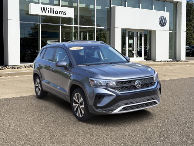 Used 2022 Volkswagen Taos SE w/ Panoramic Sunroof Package
