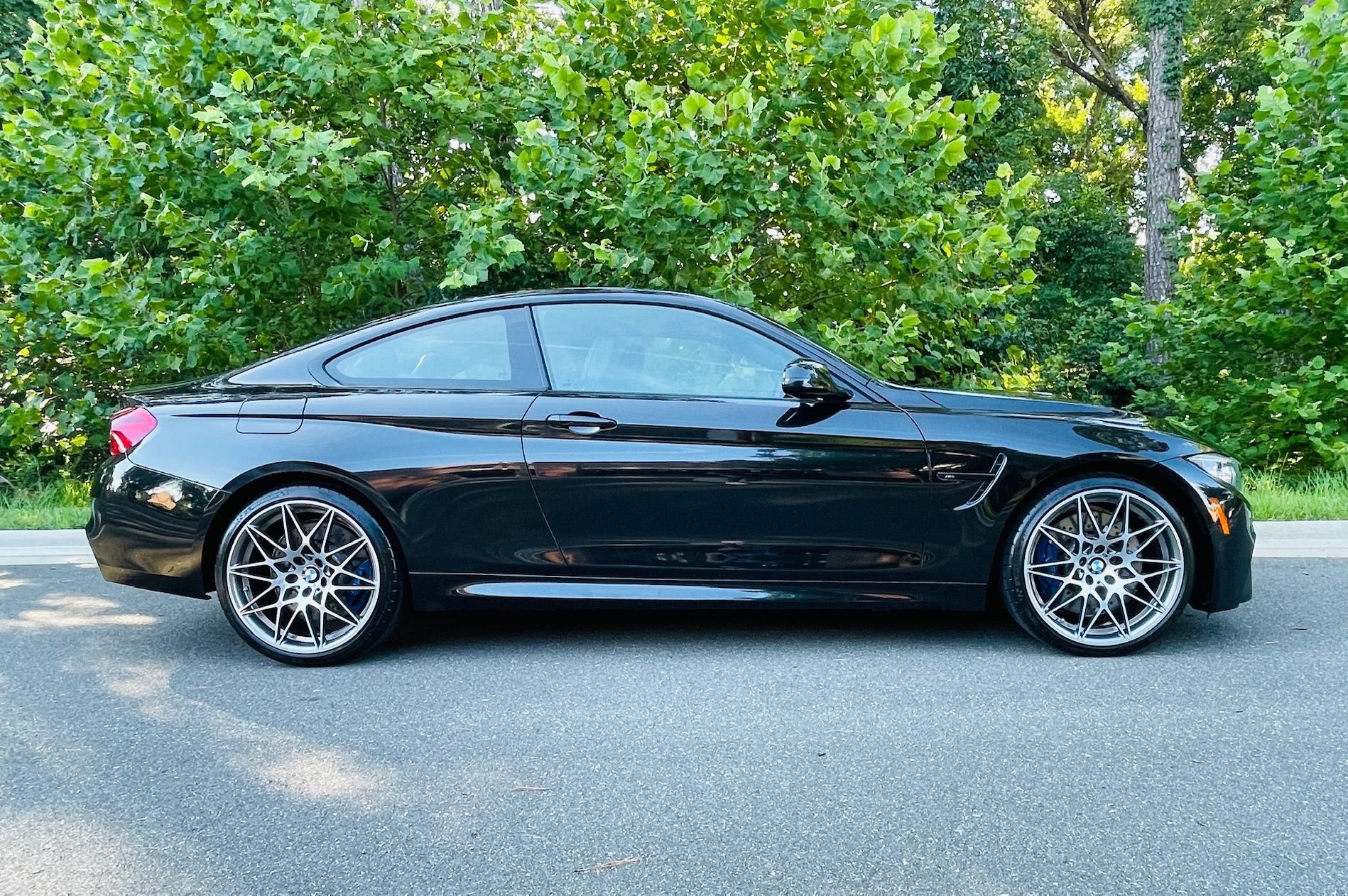 Used 2019 BMW M4 Coupe w/ Competition Package RWD image 4
