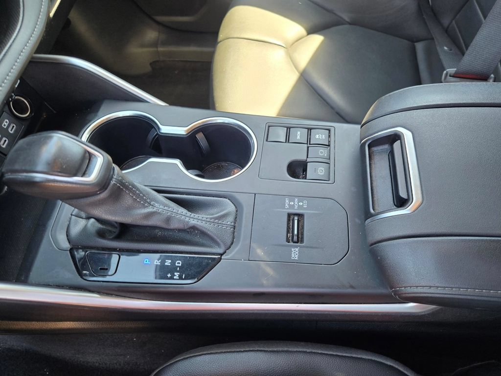 Used 2023 Toyota Highlander XLE FWD image 24