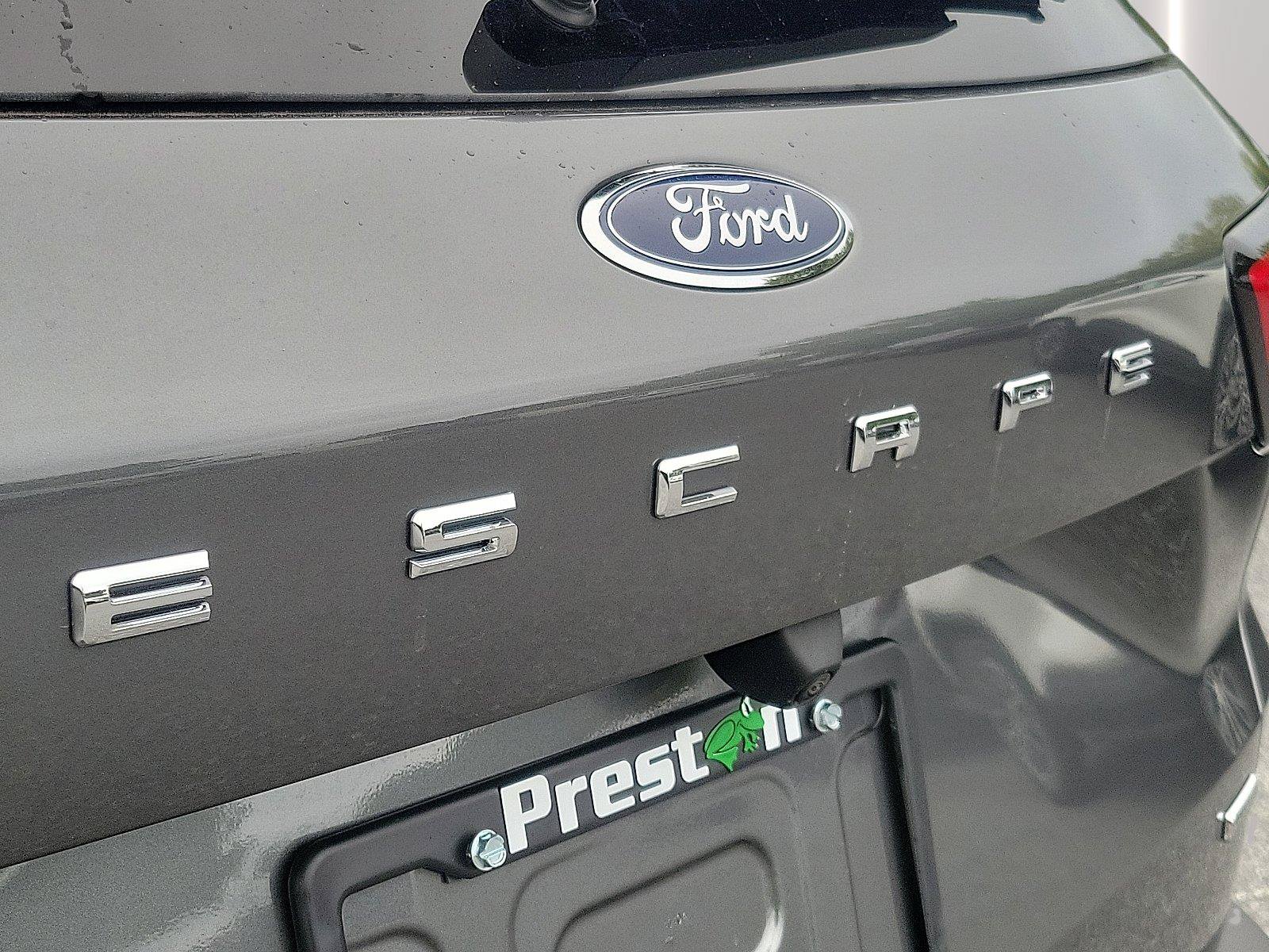 New 2024 Ford Escape SE w/ PHEV Premium Package FWD image 19