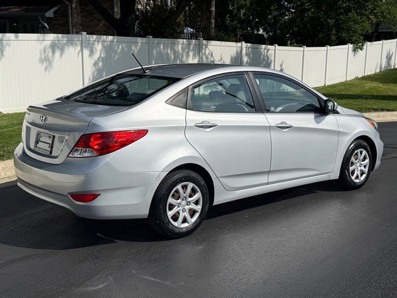Used 2012 Hyundai Accent GLS FWD image 6