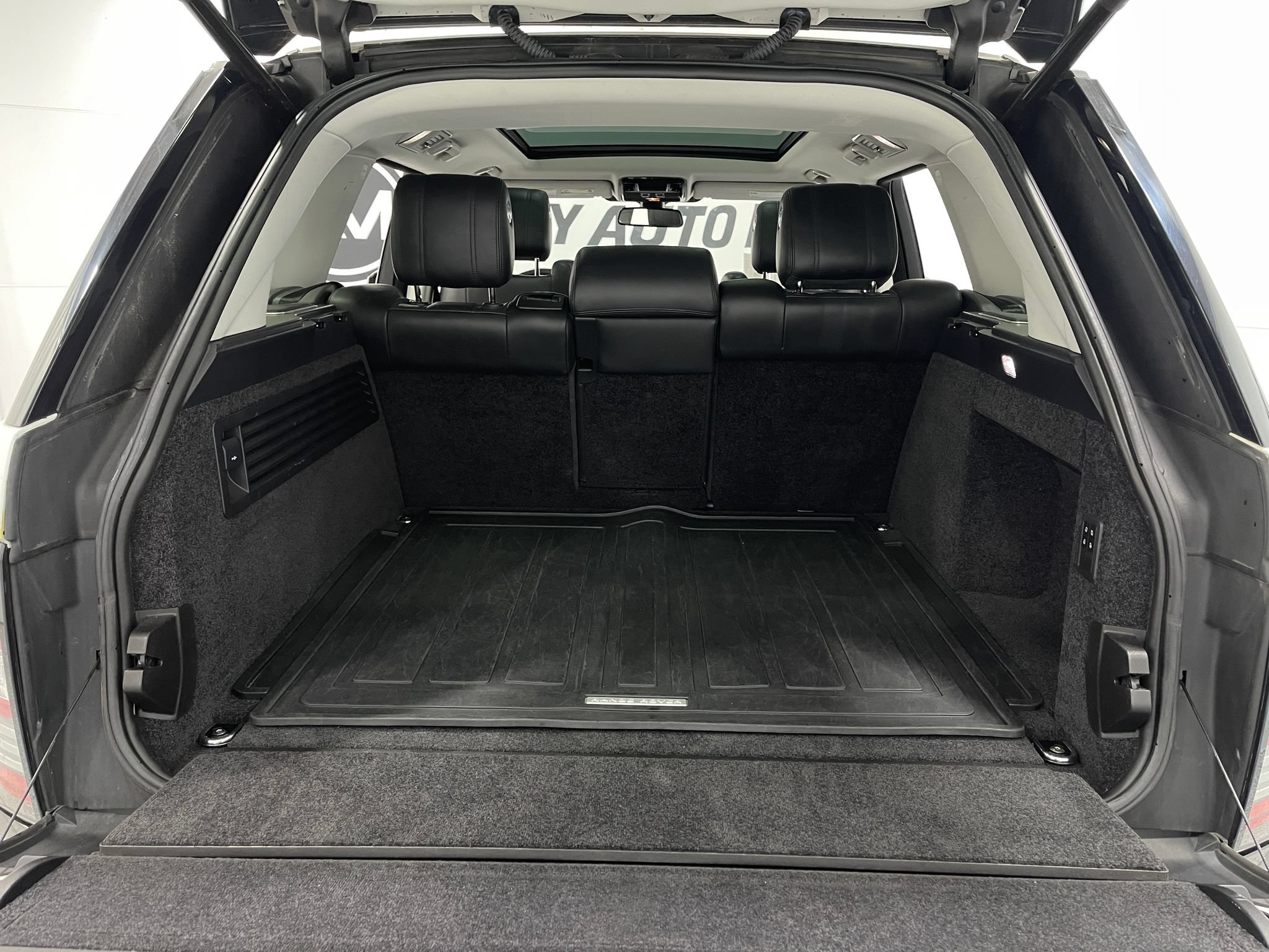 Used 2015 Land Rover Range Rover Supercharged AWD/4WD image 25