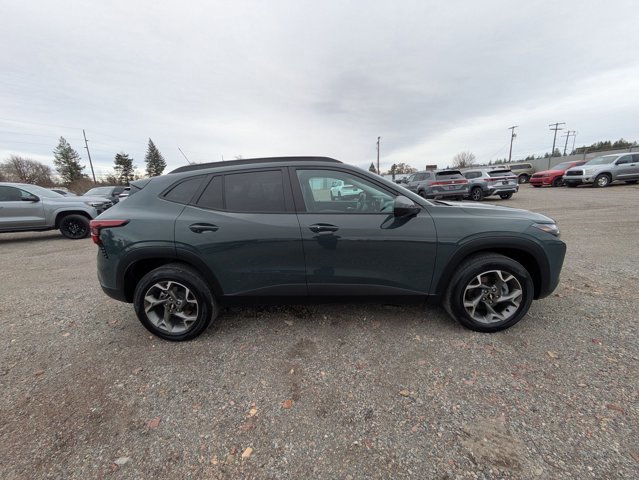 Used 2025 Chevrolet Trax LT w/ LT Convenience Package image 4