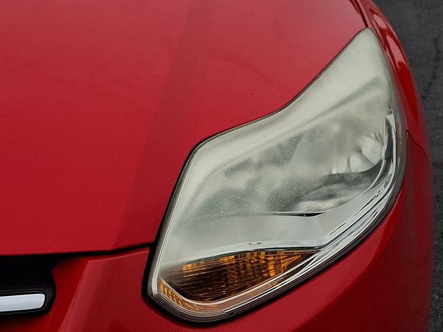 Used 2012 Ford Focus SE w/ SE Winter Pkg FWD image 11