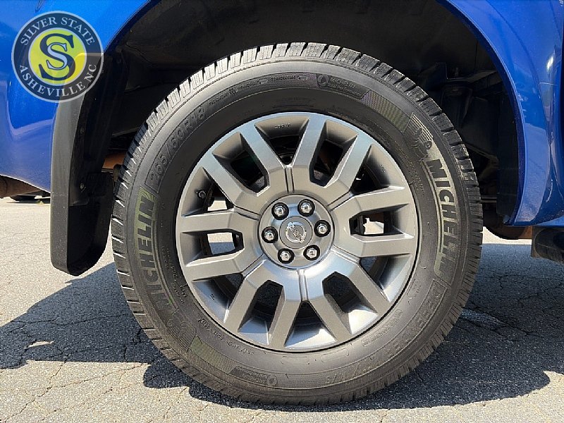 Used 2012 Nissan Frontier SV w/ Sport Appearance Pkg AWD/4WD image 9