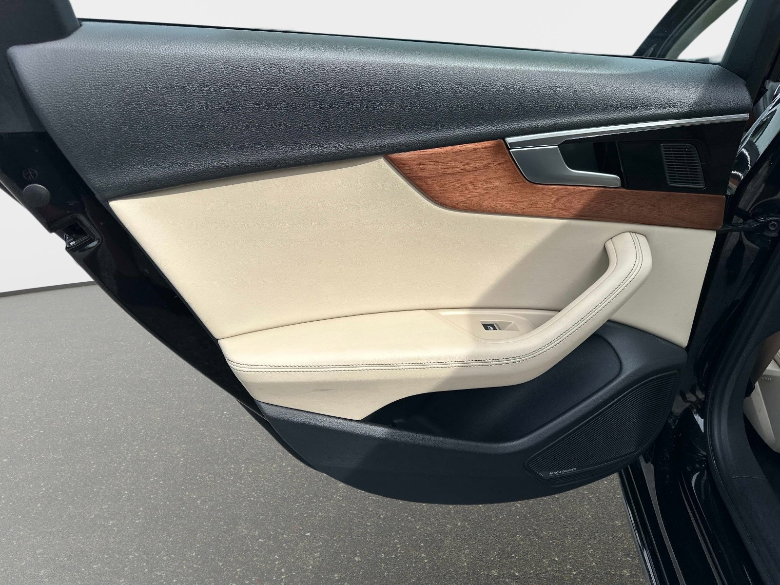 Used 2022 Audi A4 2.0T Premium Plus w/ Premium Plus Package image 12