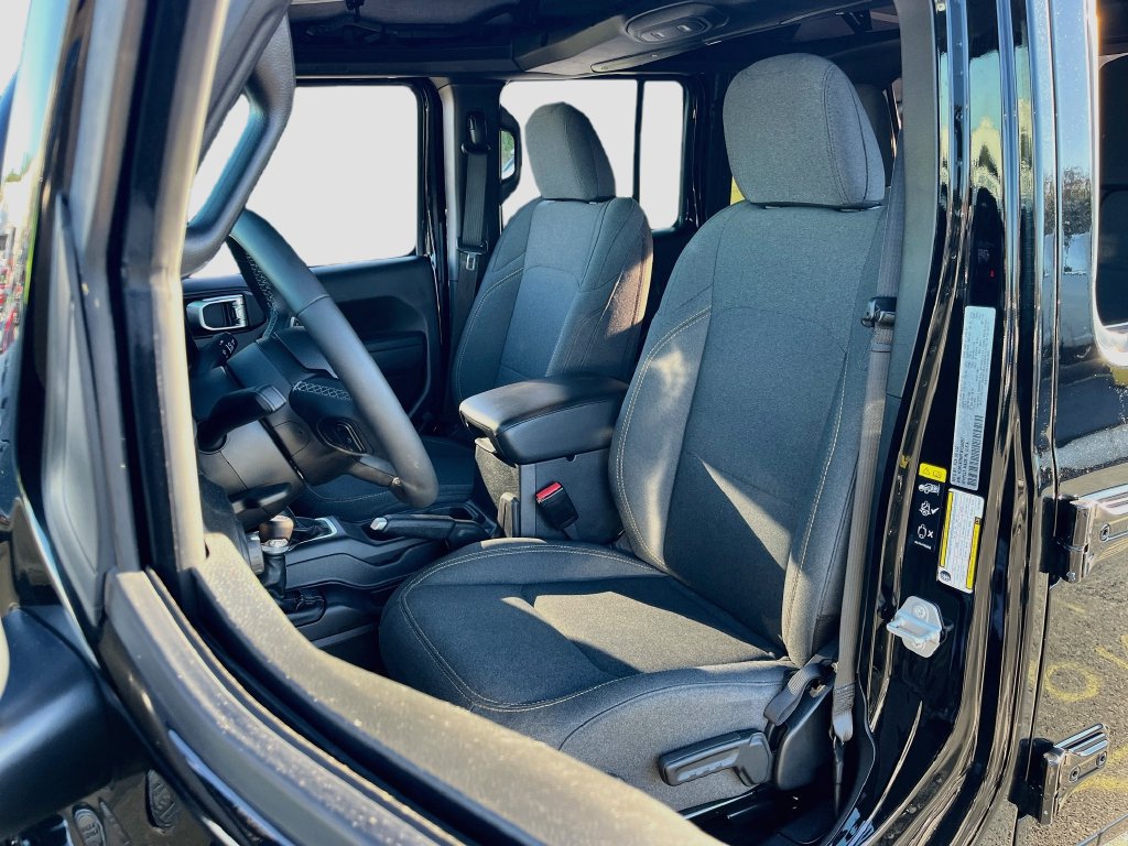 Used 2026 Jeep Wrangler Unlimited Sport AWD/4WD image 19