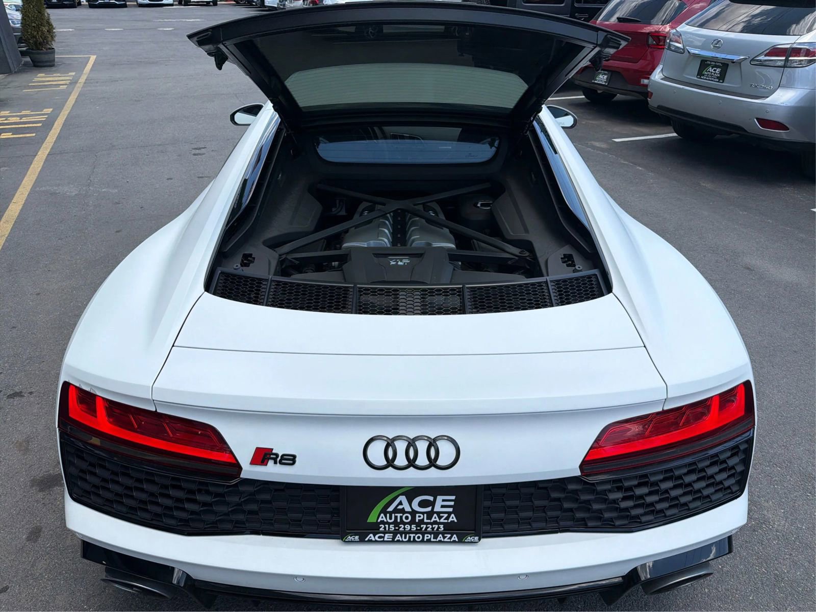 Used 2021 Audi R8 V10 w/ Premium Package RWD image 13